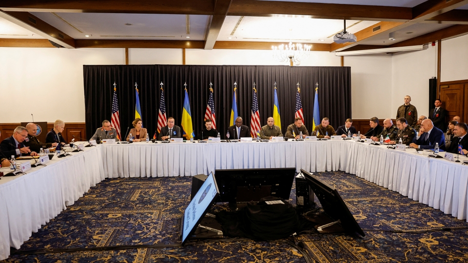 cuoc_hop_cua_nhom_lien_lac_quoc_phong_ve_ukraine_tai_can_cu_ramstein_duc_reuters_1.jpg