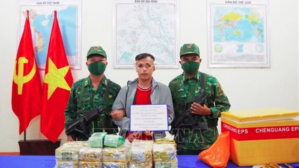 An Giang border guard force seizes 22 kg of drugs smuggled from Cambodia