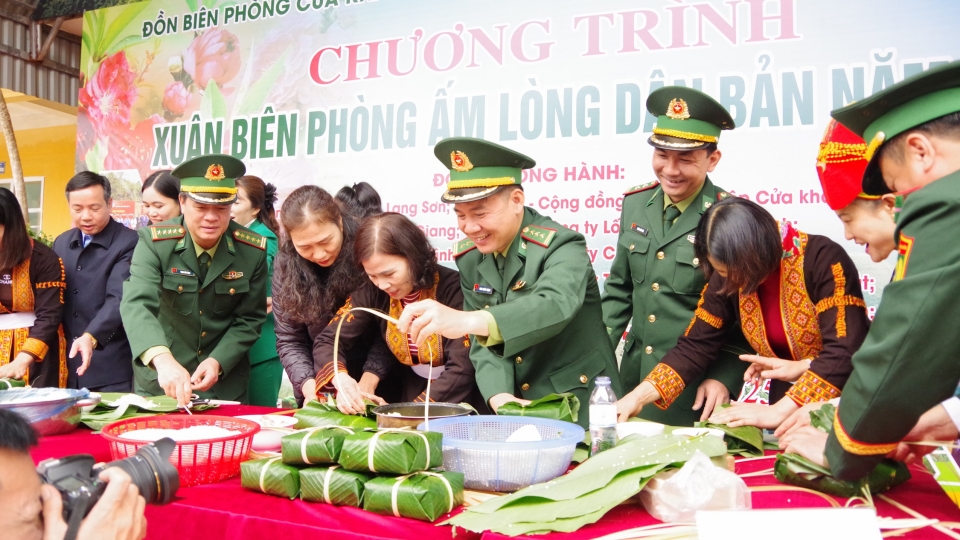 hoat_dong_thi_goi_banh_chung_tai_ngay_hoi.jpg
