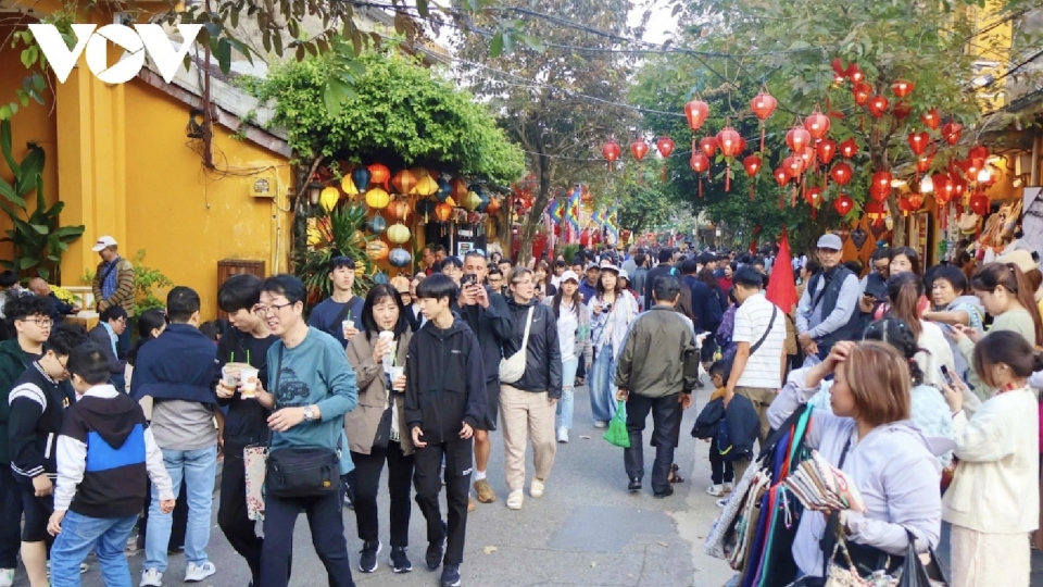 Tourists flock to UNESCO heritage city Hoi An during Lunar New Year holiday