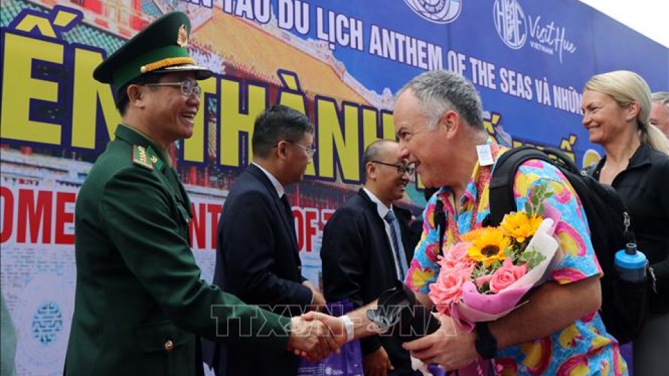 Luxury cruise ship brings 4,400 international visitors to Hue in early 2025