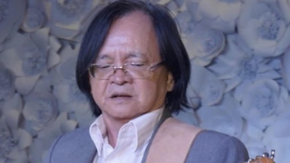 khong_chi_sang_tac_khoe_nhac_si_quang_dung_con_la_nghe_si_bieu_dien_guitar_xuat_sac_anh_do_gia_dinh_nhac_sy_cung_cap.jpg