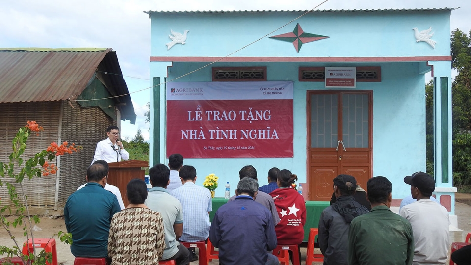 Niềm vui Tết trong những ngôi nhà mới ở Hơ Moong