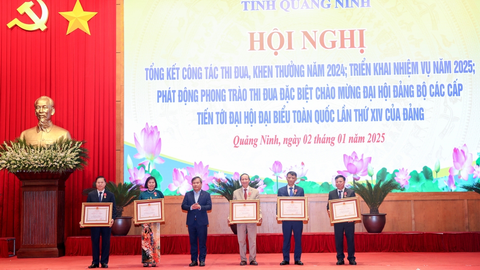 nhieu_don_vi_to_chuc_ca_nhan_co_thanh_tich_xuat_sac_trong_cac_phong_trao_thi_dua_tai_quang_ninh_nam_2024_da_vinh_du_duoc_nhan_huan_chuong_lao_dong_hang_nhi_hang_ba_cua_chu_tich_nuoc_co_thi_dua_ba.jpg