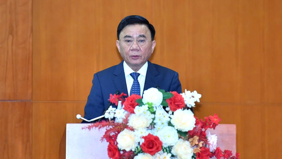 ong_tran_cam_tu.jpg