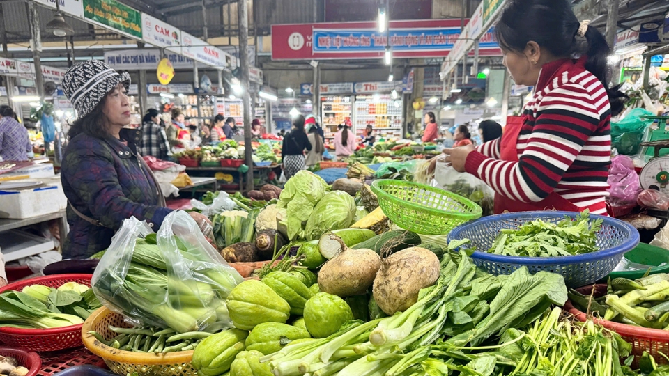 rau_xanh_tang_gia_20250117144934.jpg