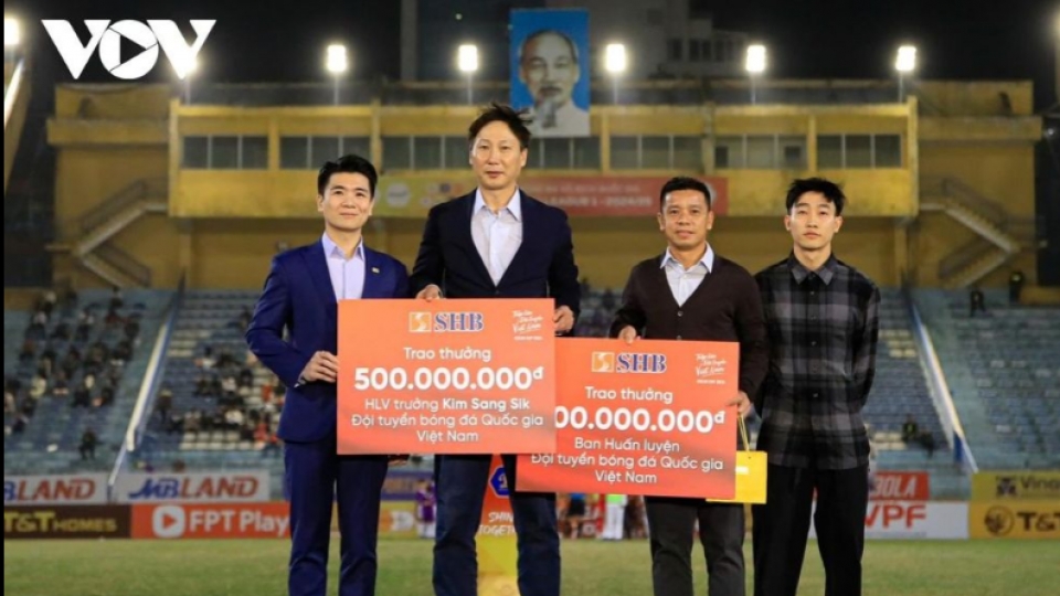 Coach Kim Sang-sik receives big reward after ASEAN Cup win