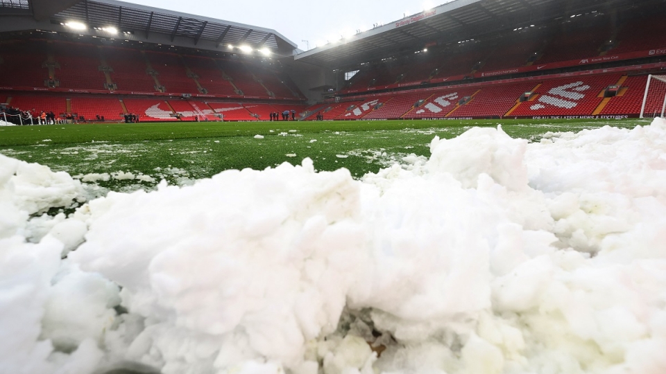 Trực tiếp Liverpool 0-0 MU: Trận đấu diễn ra bình thường dù tuyết rơi dày