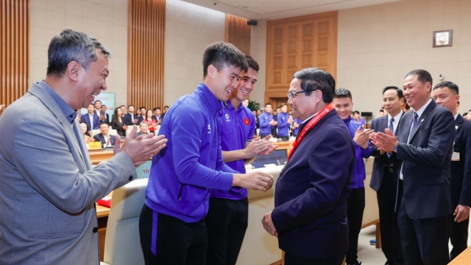 PM Chinh gives rousing welcome to national football team after ASEAN Cup victory