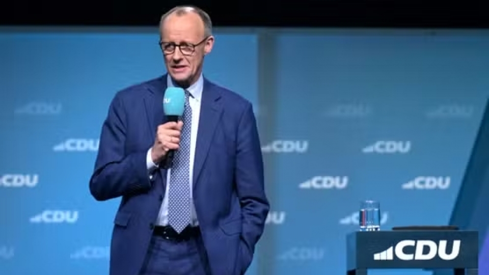 Ứng cử viên bảo thủ hàng đầu của Đức Friedrich Merz cam kết sẽ xây dựng lại nền kinh tế để ngăn chặn sự trỗi dậy của đảng cực hữu AfD - Ảnh_ Le Monde (1).jpg