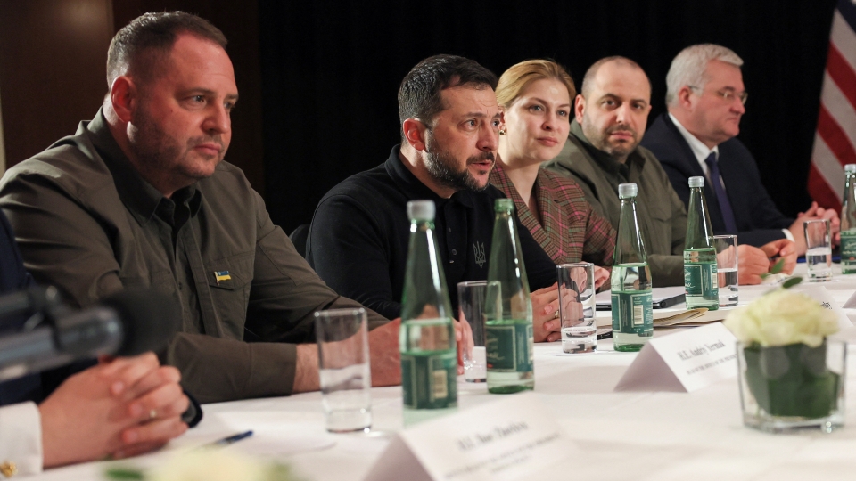 2025-02-14T173504Z_1627760969_RC2HUCAOMB9S_RTRMADP_3_SECURITY-MUNICH-VANCE-ZELENSKIY.JPG