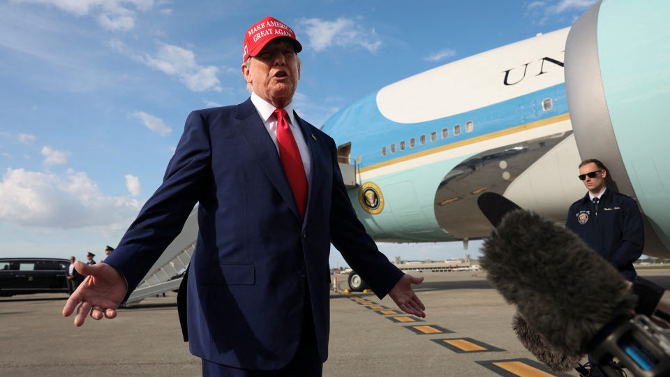 2025-02-16T212525Z_75913714_RC2WVCA6QW5R_RTRMADP_3_USA-TRUMP.JPG