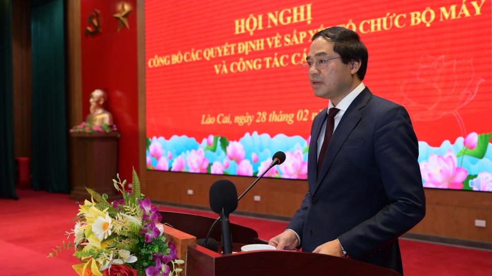 Bí thư Tỉnh ủy, Chủ tịch UBND tỉnh Trịnh Xuân Trường phát biểu tại Hội nghị.jpg