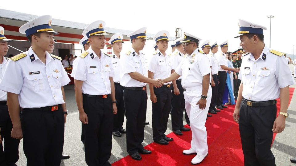 Officers of Naval Region 3 welcome officers and crewmembers of the two Indian vessels.jpg