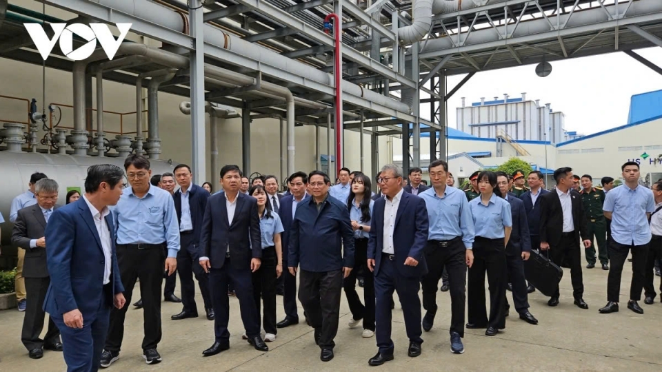 PM makes a field trip to Thaco in Quang Nam province.jpg