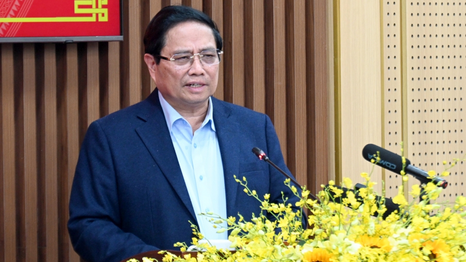 Thu tuong pham minh chinh lam viec voi lanh dao quang ngai.jpg