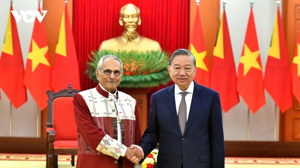 To Lam and Jose Ramos-Horta  in Hanoi on February 25.jpg