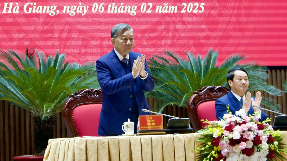 Tong bi thu to lam lam viec tai ha giang.jpg