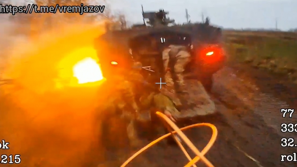 UAV cap quang Nga, UAV Nga lao vao xe chien dau bo binh Ukraine, khoi lua xung dot Nga Ukraine -Vremjazov.jpg