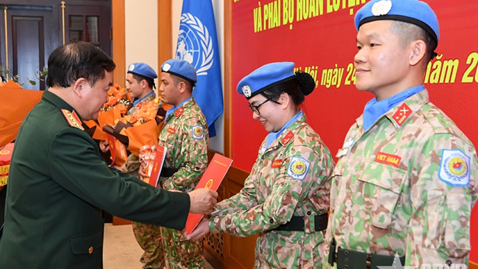 Vietnam deploys five officers to UN peacekeeping and EU training missions 1.jpg