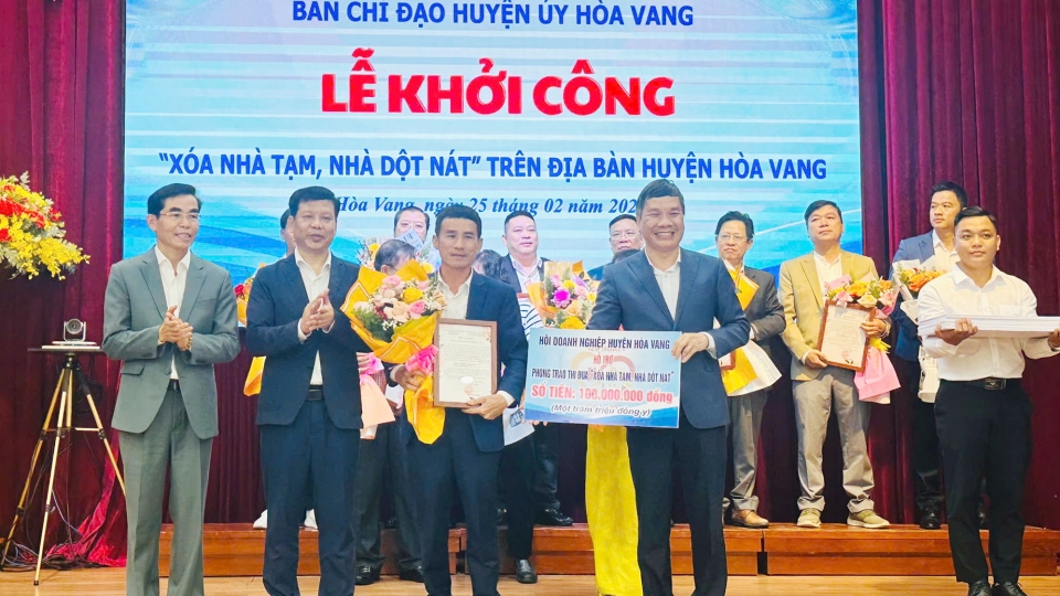 _ban_chi_dao_huyen_uy_hoa_vang_to_chuc_le_khoi_cong_xoa_nha_tam_nha_dot_nat_nam_2025.jpg