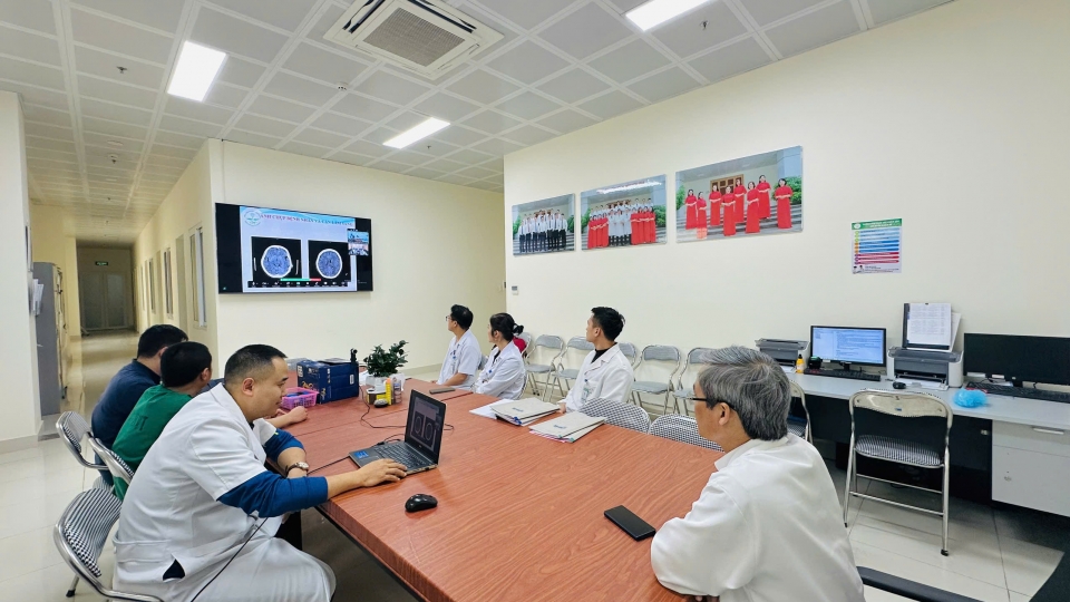 benh_vien_da_khoa_tinh_son_la_hoi_chan_cung_benh_vien_viet_duc_nham_xac_dinh_phuong_an_dieu_tri_toi_uu_doi_voi_cac_benh_nhan._1.jpg