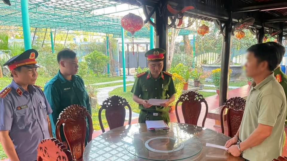 bi_can_bui_ngoc_dung_ben_phai._anh_cong_an_quang_nam.jpg