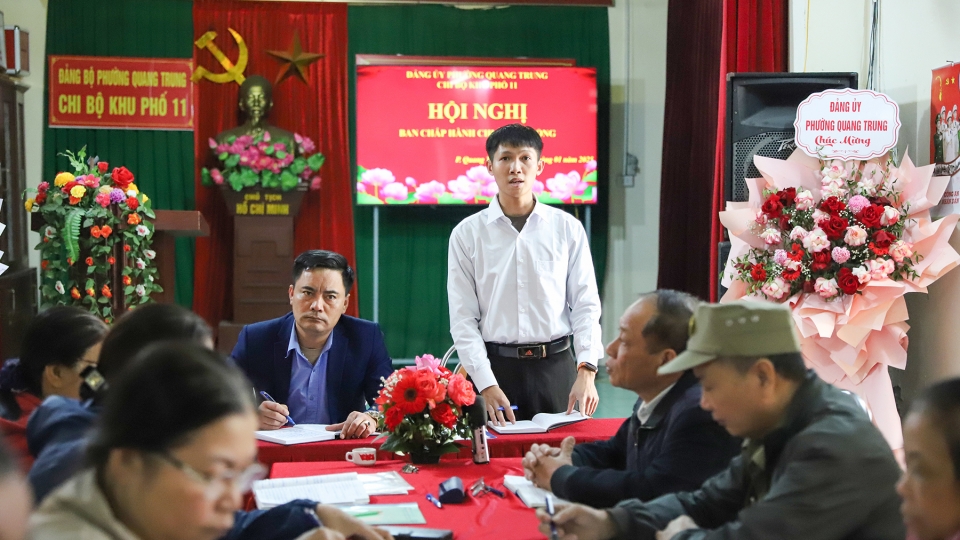 bi_thu_chi_bo_-_truong_khu_pho_11_phuong_quang_trung_tp_uong_bi_quang_ninh_nguyen_minh_dang_chu_tri_hoi_nghi_ban_chap_hanh_chi_bo_ngay_sau_dai_hoi_khan_truong_trien_khai_cac_cong_viec_cua_khu_pho.jpg