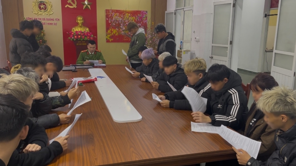 cac_doi_tuong_co_hanh_vi_gay_roi_trat_tu_cong_cong_duoc_yeu_cau_len_lam_viec_tai_tru_so_cong_an_thi_xa_quang_yennguon_cong_an_thi_xa_quang_yen.jpg