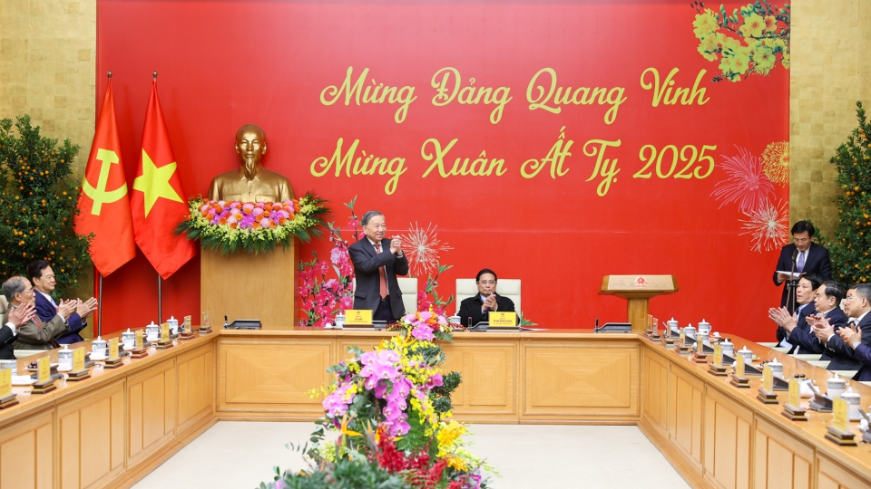 Lãnh đạo Đảng, Nhà nước dự chương trình "Mừng Đảng quang vinh, mừng Xuân Ất Tỵ 2025"