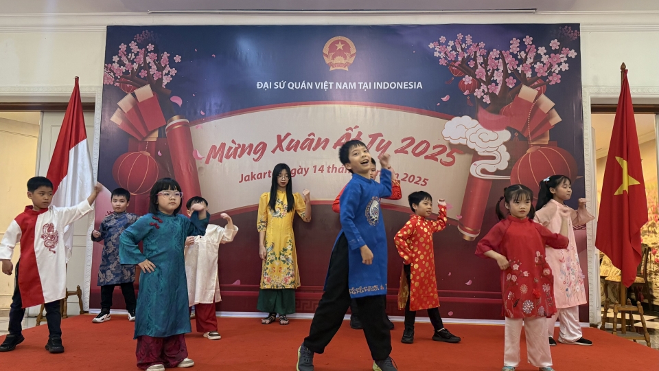 chuong_trinh_ca_nhac_chao_xuan_dac_sac_cua_cac_chau_thieu_nhi-vov-min.jpg