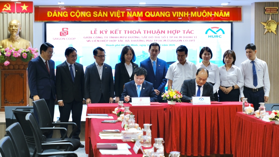 dai_dien_lanh_dao_saigon_co.op_va_lanh_dao_hurc1_ky_ket_ban_ghi_nho_hop_tac_giua_02_ben.jpg