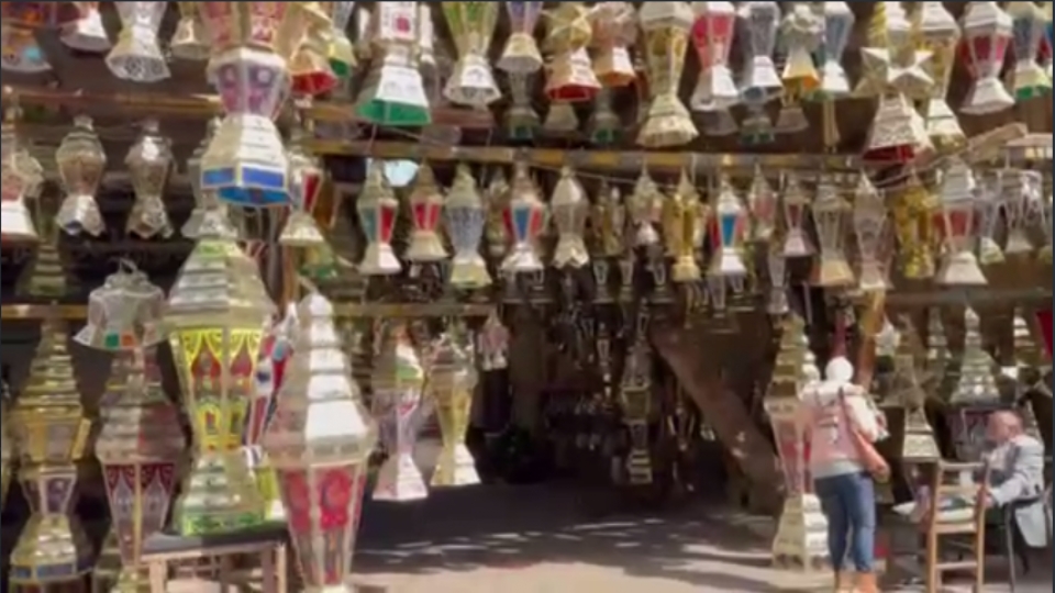den_long_ramadan_duoc_ban_tai_cairo_ai_cap.png