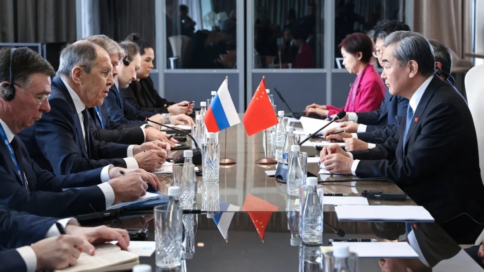 gap cap cao Nga Trung Quoc, ngoai truong Sergei Lavrov Vuong Nghi ben le G20 (2025) -bo ngoai giao Nga.jpg