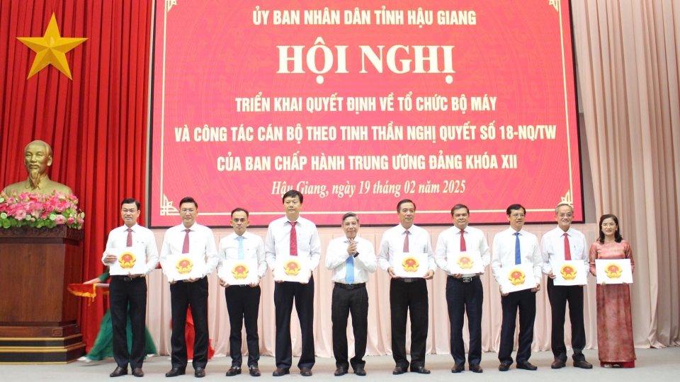 hau_giang_thanh_lap_to_chuc_lai_cac_co_quan_chuyen_mon_thuoc_ubnd_tinh_va_bo_nhiem_lanh_dao_sau_sap_xep_2.jpg