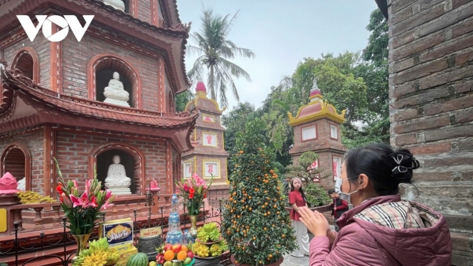 Hanoi’s pagodas packed ahead of First Full Moon Festival