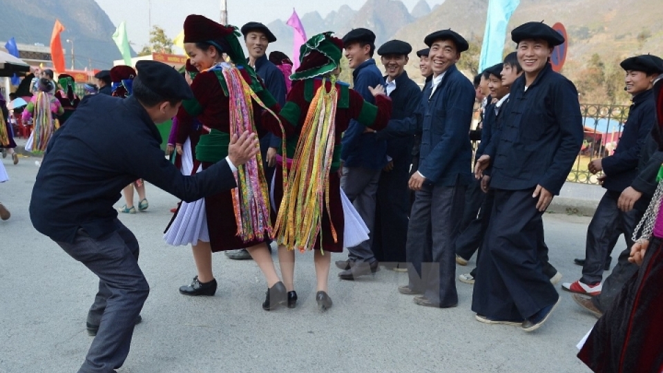 nguoi-mong-don-tet-1-15341819.jpg