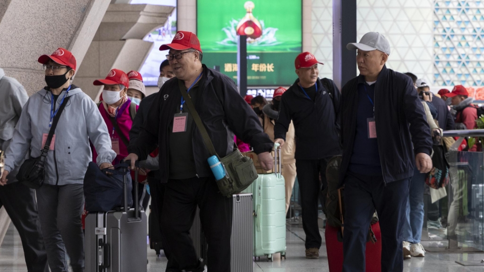 nguoi_cao_tuoi_trung_quoc_di_du_lich_ngay_cang_nhieu._anh_chinanews.jpg