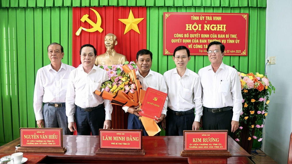 ong_kim_ruong_giua_nhan_quyet_dinh_chu_nhiem_ubkt_tinh_uy.jpg