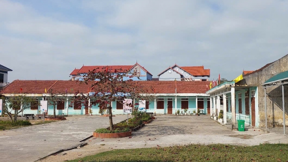tam_thoi_dong_cua_diem_truong_le_viec_day_va_hoc_duoc_chuyen_toi_diem_truong_chinh_cach_do_2km.jpg