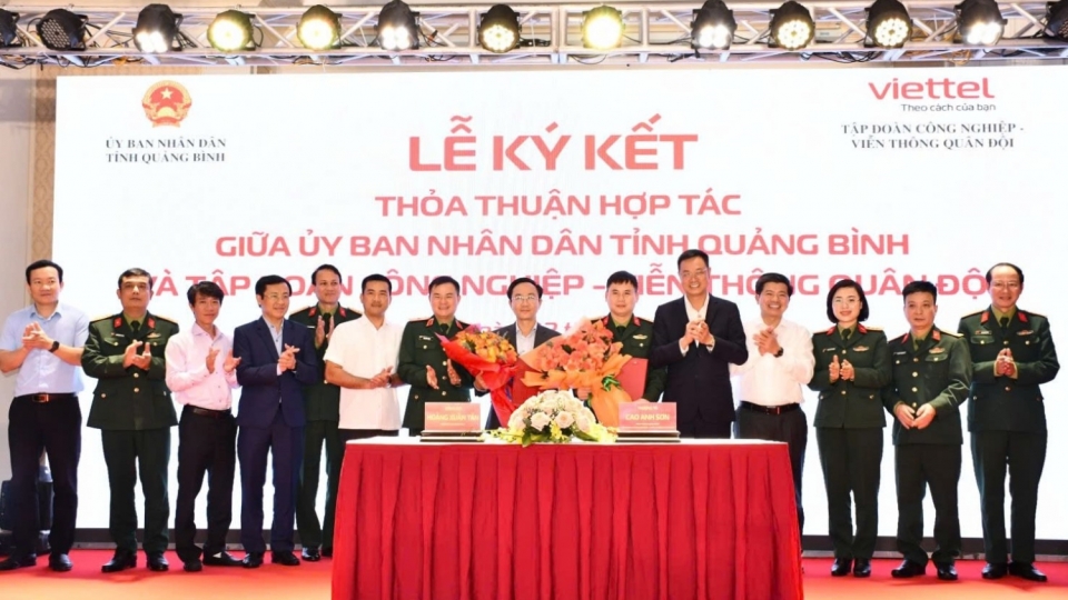 thoa_thuan_hop_tac_giua_tinh_quang_binh_va_viettel_trong_chuyen_doi_so.jpg