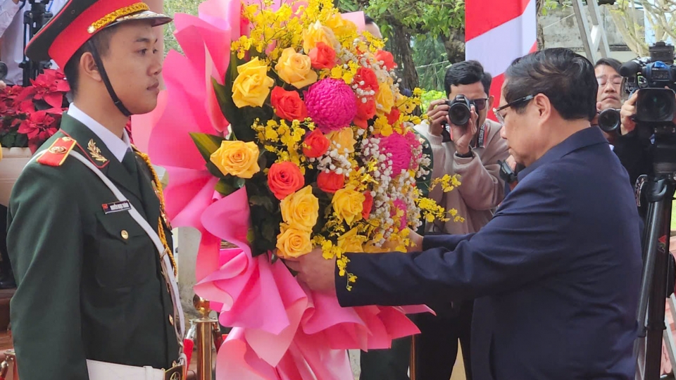 thu_tuong_dang_hoa_tuong_nho_co_thu_tuong_pham_van_dong.jpg