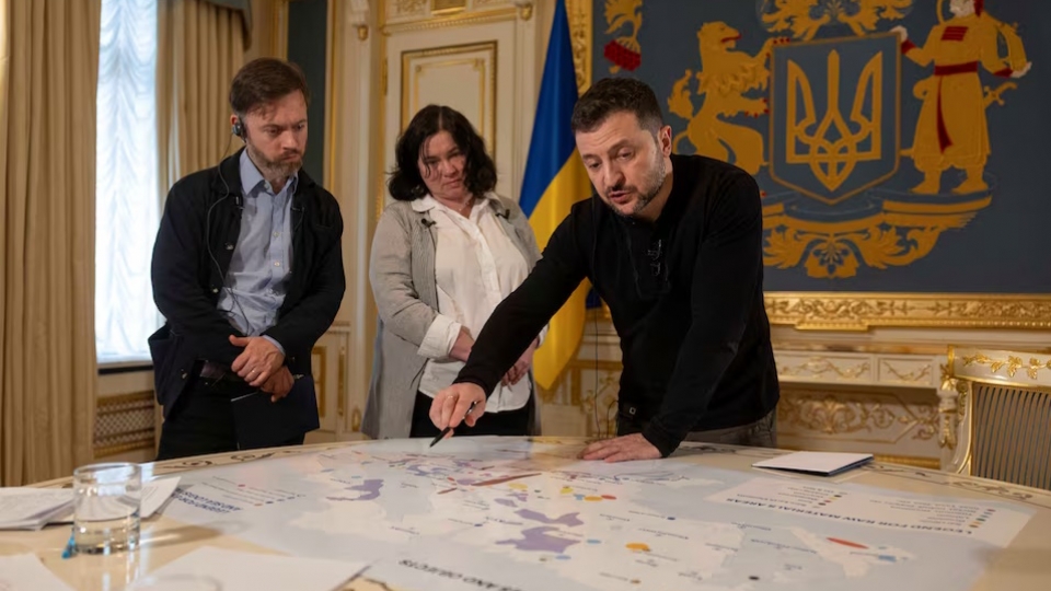 tong thong Ukraine Zelensky gioi thieu ve dat hiem Ukraine, thu hut My ho tro Ukraine, ben trong phu tong thong Ukraine -reu.jpg