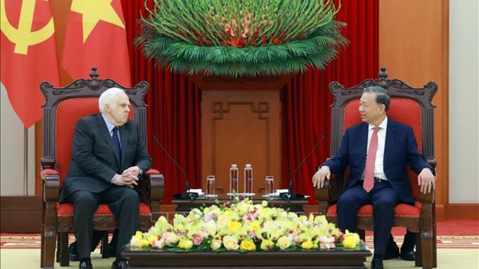 vna_potal_tong_bi_thu_to_lam_tiep_nha_sang_lap_kiem_chu_tich_dieu_hanh_tap_doan_fedex__stand (1).jpg