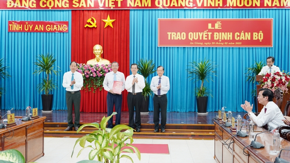 vov_an_giang_sap_xep_bo_may_2.jpg