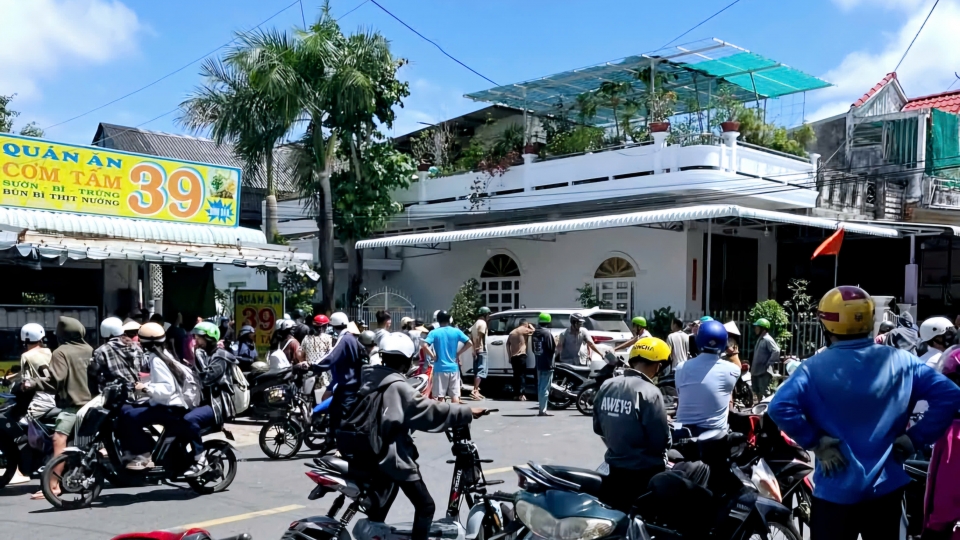 vu_viec_khi_xay_ra_thu_hut_rat_dong_nguoi_den_xem.jpg