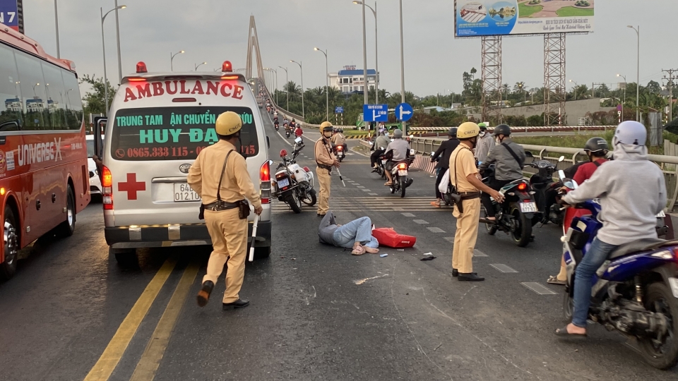 Tai nạn giao thông liên hoàn trên cầu Rạch Miễu