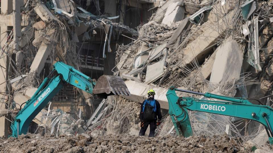 2025-03-29T035937Z_1140465510_RC2NMDAT7KAE_RTRMADP_3_MYANMAR-QUAKE-THAILAND.JPG