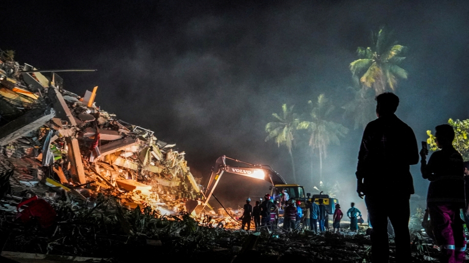 2025-03-31T005247Z_1518456687_RC24NDAQB8II_RTRMADP_3_MYANMAR-QUAKE.JPG