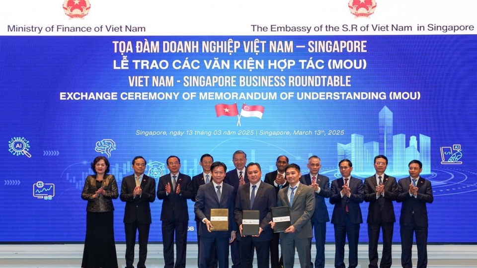 3._hop_tac_giua_vietnam_airlines_saigontourist_group_va_apg_group_pte_limited_nham_nang_cao_trai_nghiem_du_khach_tren_duong_bay_viet_nam_-_singapore.jpg